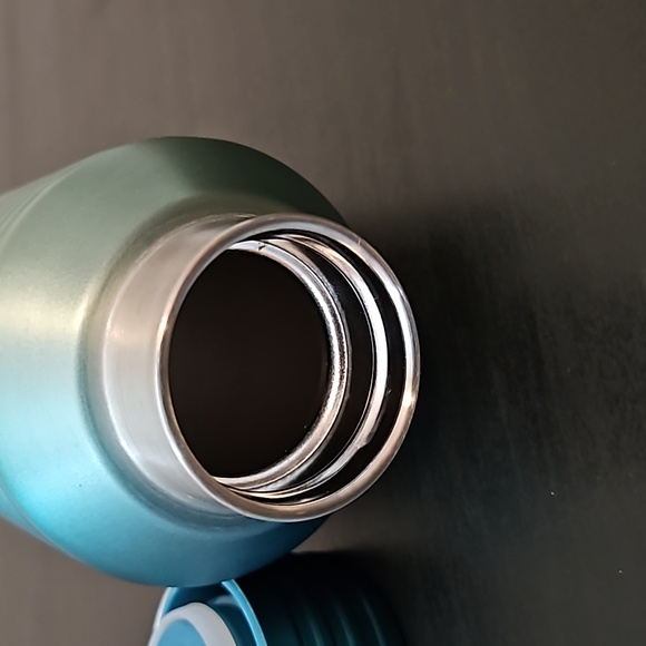 🔴SALE Starbucks 2022 Green Ombre Vacuum Insulated Tumbler, Twist Top, 20 oz - Picture 10 of 10